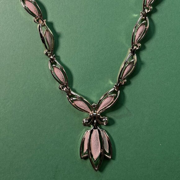 Elegant Sarah Coventry Vintage Necklace - Picture 2 of 3